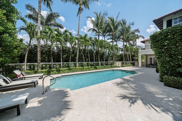 view of swimming pool featuring a patio