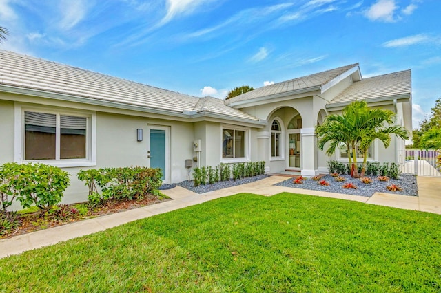 single story home with a front yard