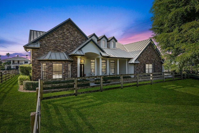 view of front facade featuring a yard