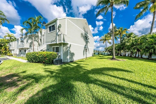 view of side of property featuring a yard