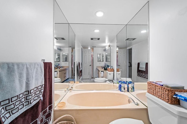 bathroom featuring a bathing tub