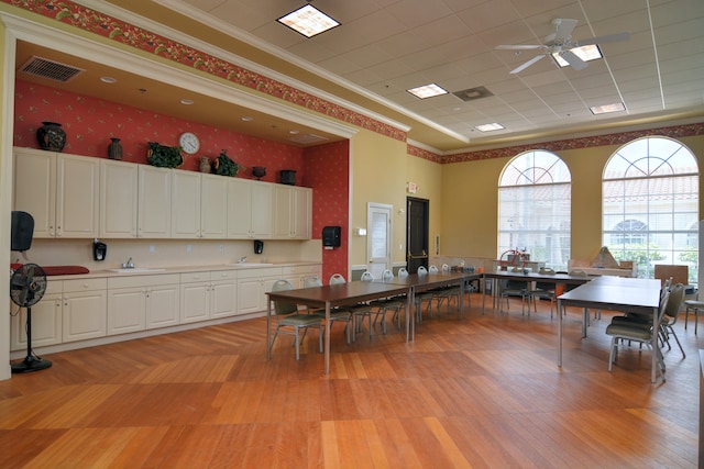 dining room featuring ornamental molding, sink, and ceiling fan