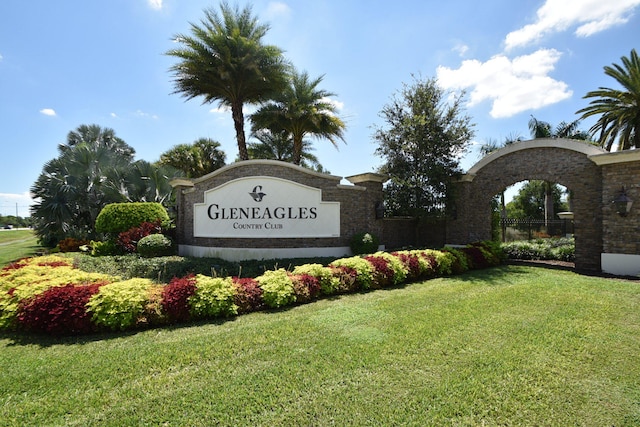 community sign featuring a lawn