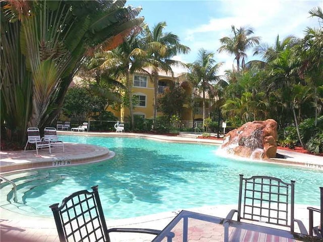 view of pool with pool water feature