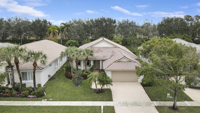 view of front facade featuring a garage and a front lawn