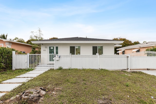 view of front of house with a front yard