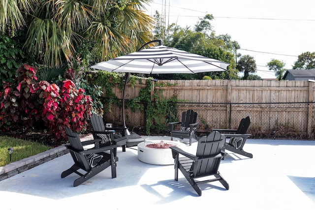 view of patio featuring a fire pit