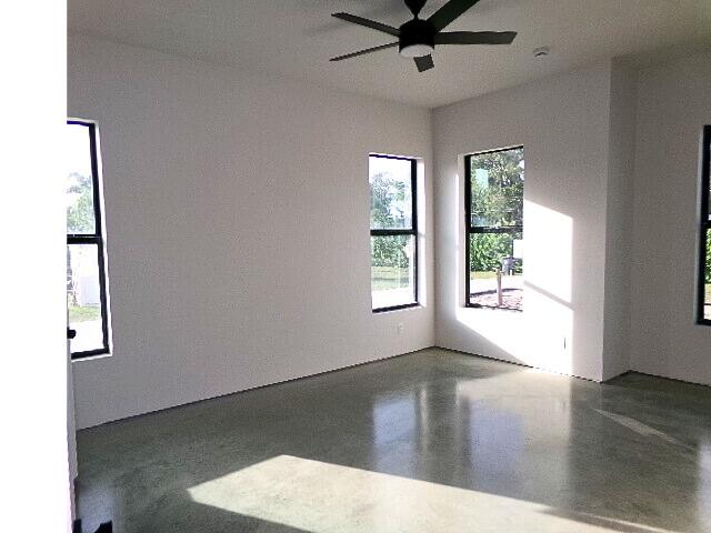 empty room featuring ceiling fan