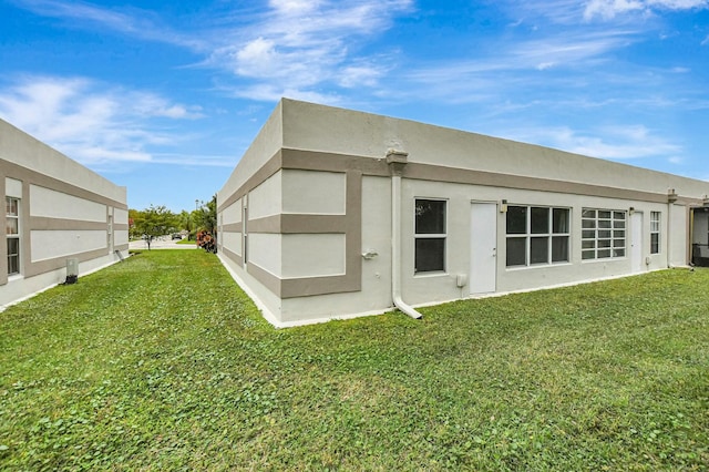 back of house featuring a yard