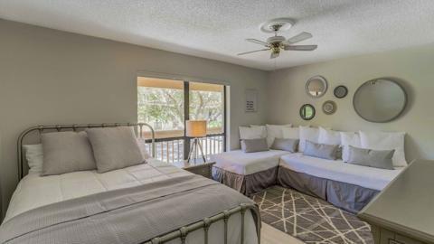 bedroom with ceiling fan and a textured ceiling