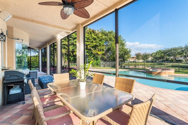 sunroom with ceiling fan