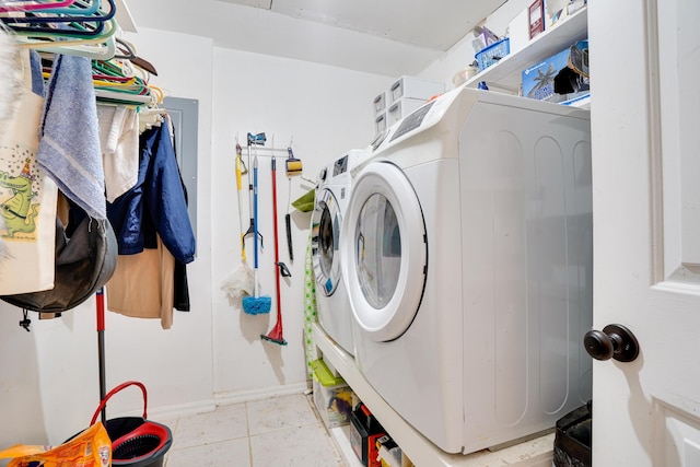 washroom featuring light tile patterned floors and washing machine and clothes dryer