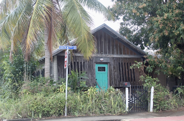 view of front of house