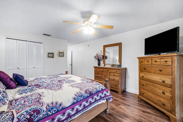 bedroom with a closet, ceiling fan, a textured ceiling, and wood-type flooring