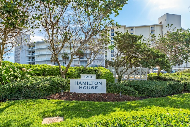 community sign featuring a lawn