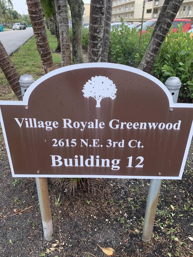 view of community / neighborhood sign