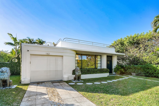 view of front facade featuring a garage and a front yard