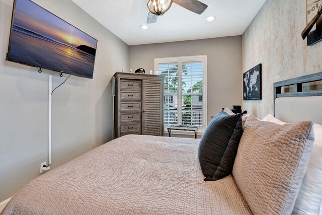 bedroom with ceiling fan