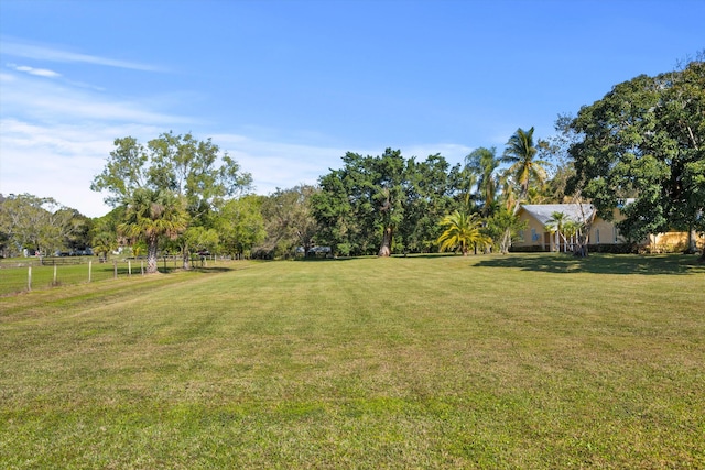 view of yard featuring a rural view