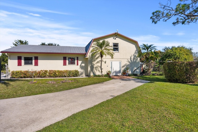 view of front facade with a front yard