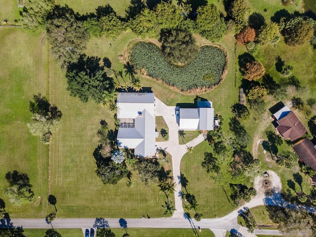 birds eye view of property featuring a rural view