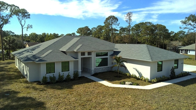 view of front facade with a front yard