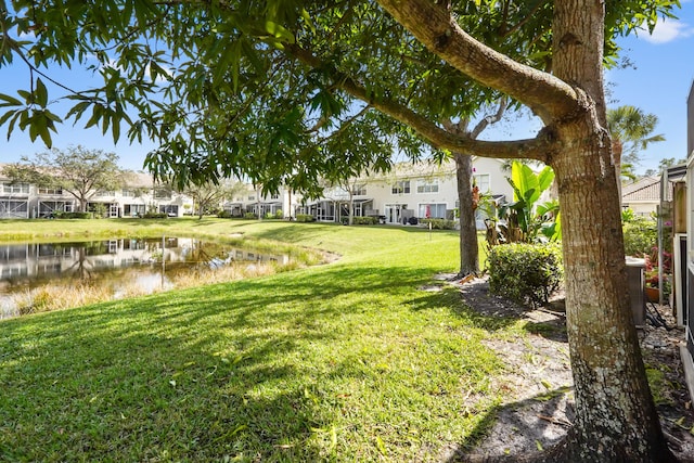 view of yard featuring a water view