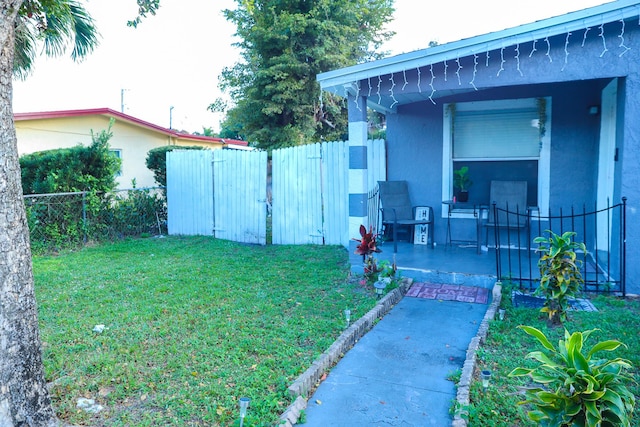 view of yard with a patio area