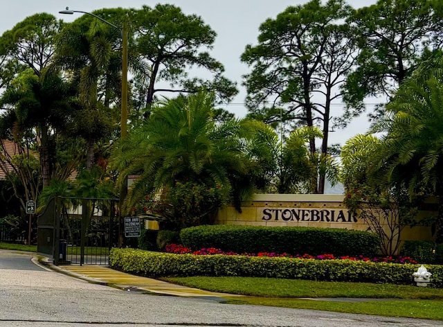 view of community / neighborhood sign