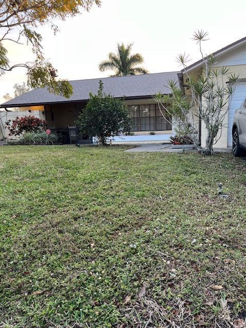 view of yard with a garage