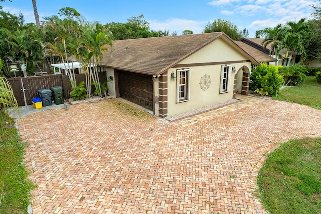 view of front facade with a garage