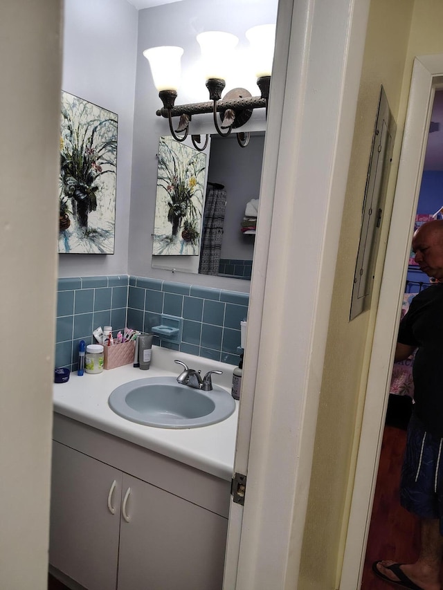 bathroom with vanity and backsplash