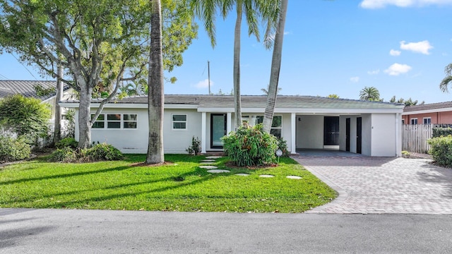 ranch-style home featuring a front lawn