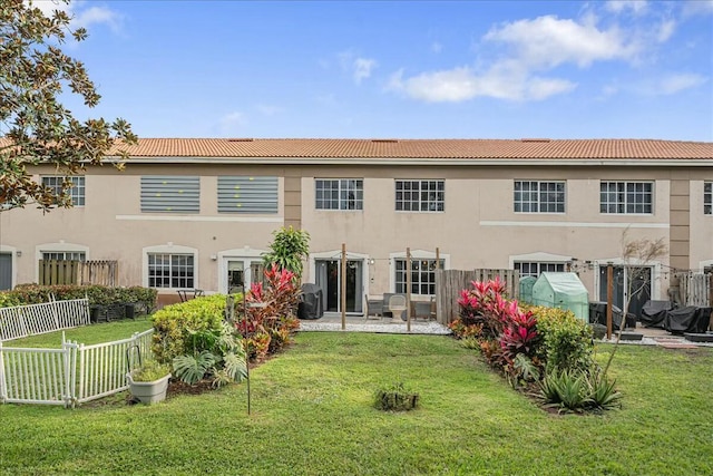 back of house featuring a yard