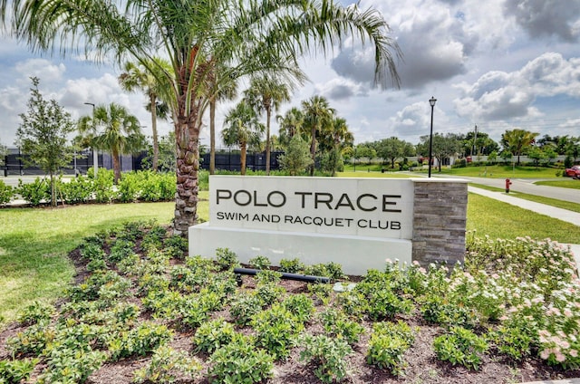 community / neighborhood sign featuring a lawn