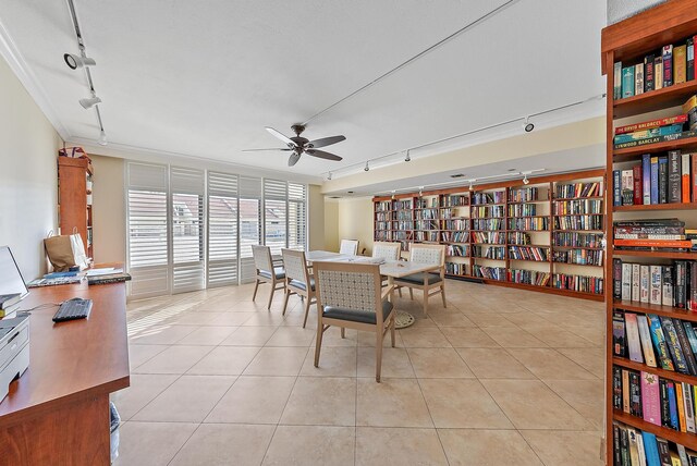 dining space with ceiling fan, a wall of windows, and light hardwood / wood-style floors