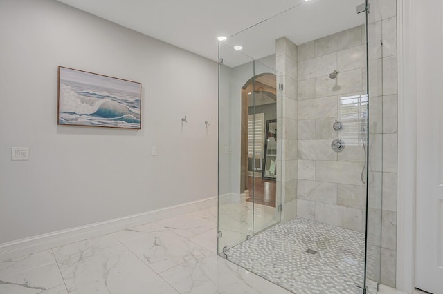 bathroom featuring a tile shower