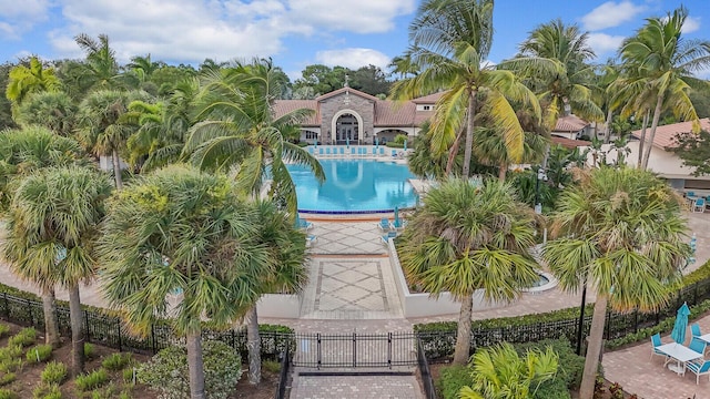 view of swimming pool