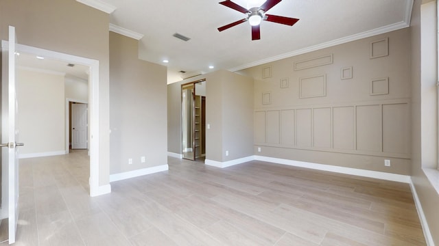 empty room featuring crown molding, light wood-type flooring, and ceiling fan