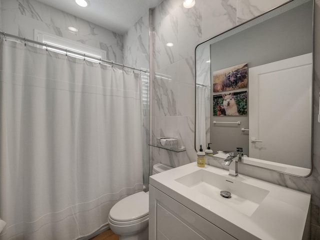 bathroom with a shower with curtain, toilet, and vanity