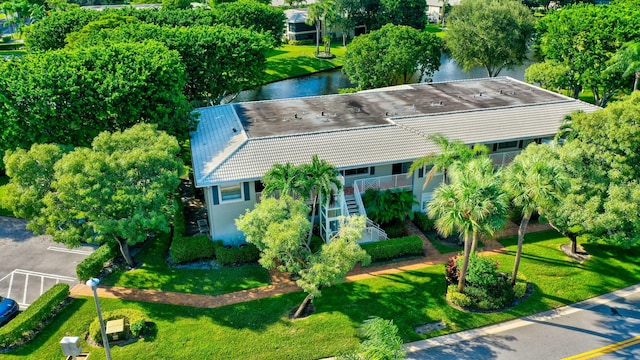 bird's eye view with a water view