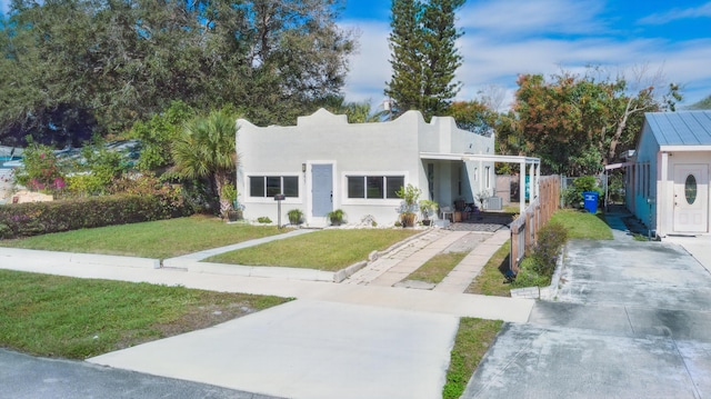 view of front of property with a front lawn