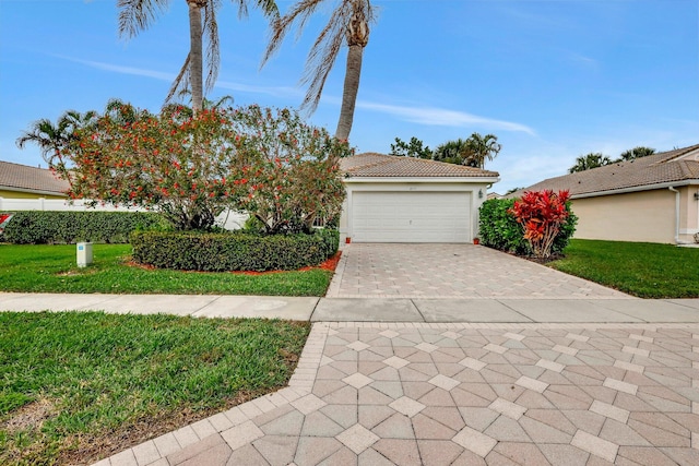 view of front of home featuring a garage and a front yard