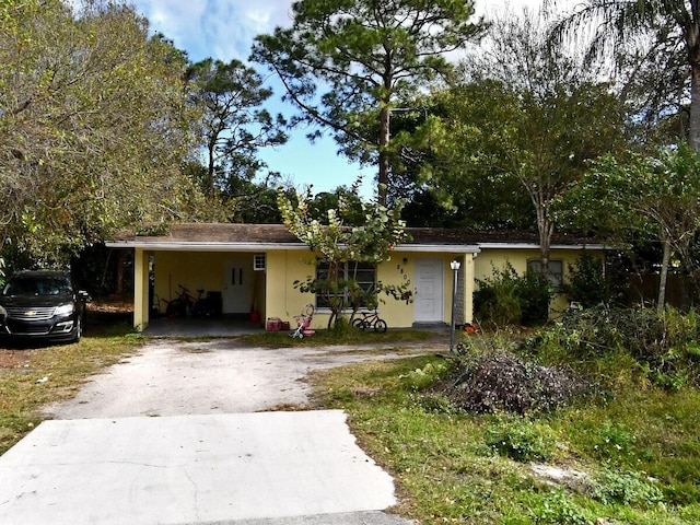 view of front of property featuring a carport