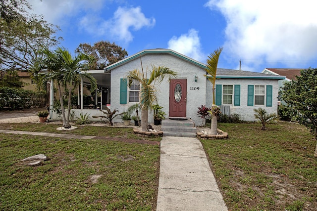 view of front of property with a front yard