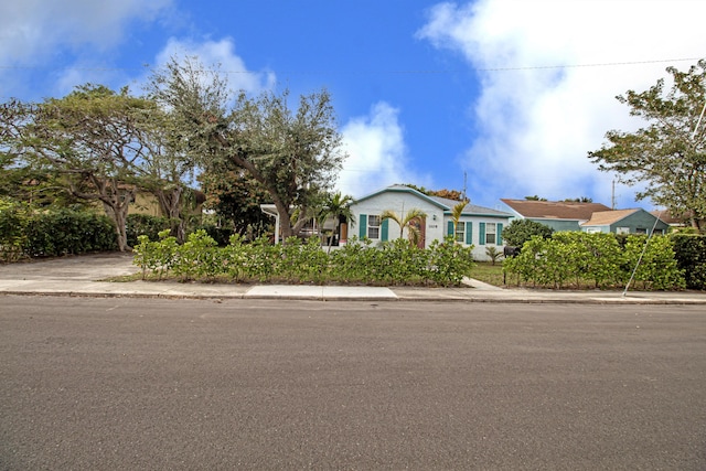 view of front of property