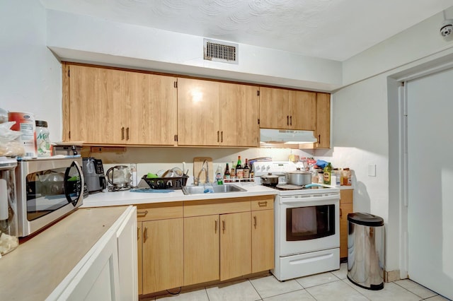 kitchen with visible vents, stainless steel microwave, under cabinet range hood, a sink, and white range with electric stovetop