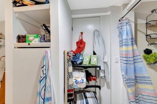 bathroom featuring a shower with curtain