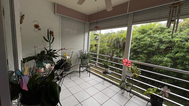 sunroom / solarium with ceiling fan