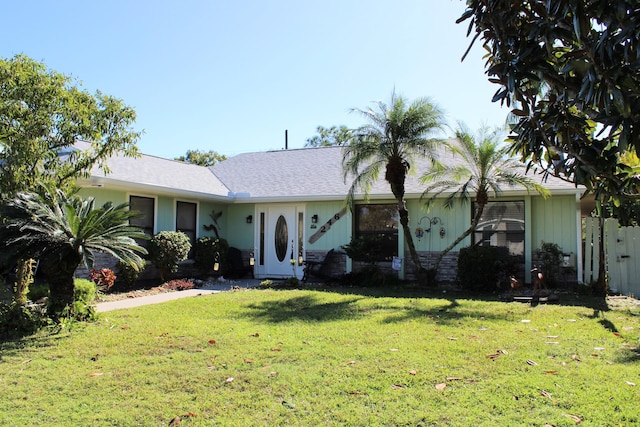 single story home with a front yard